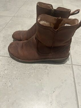 UGG Women's Brown Leather Shearling Zip Boots